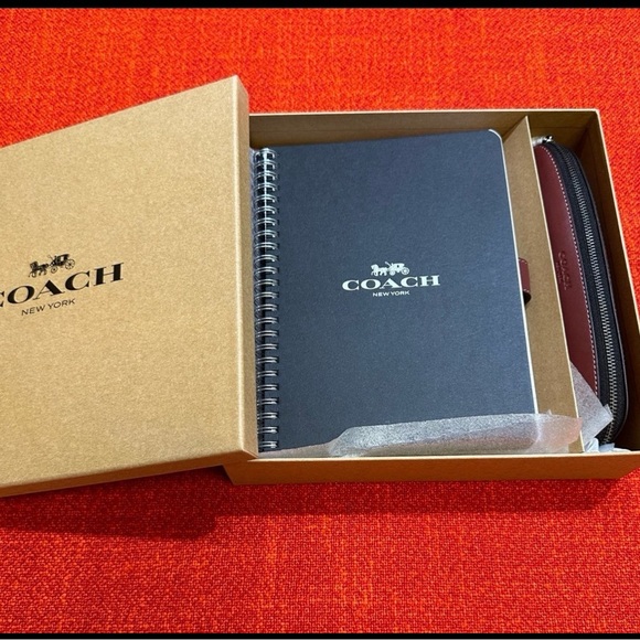 ❤️❤️❤️NEW Coach notebook+pencil case ❤️❤️❤️ - Picture 4 of 8